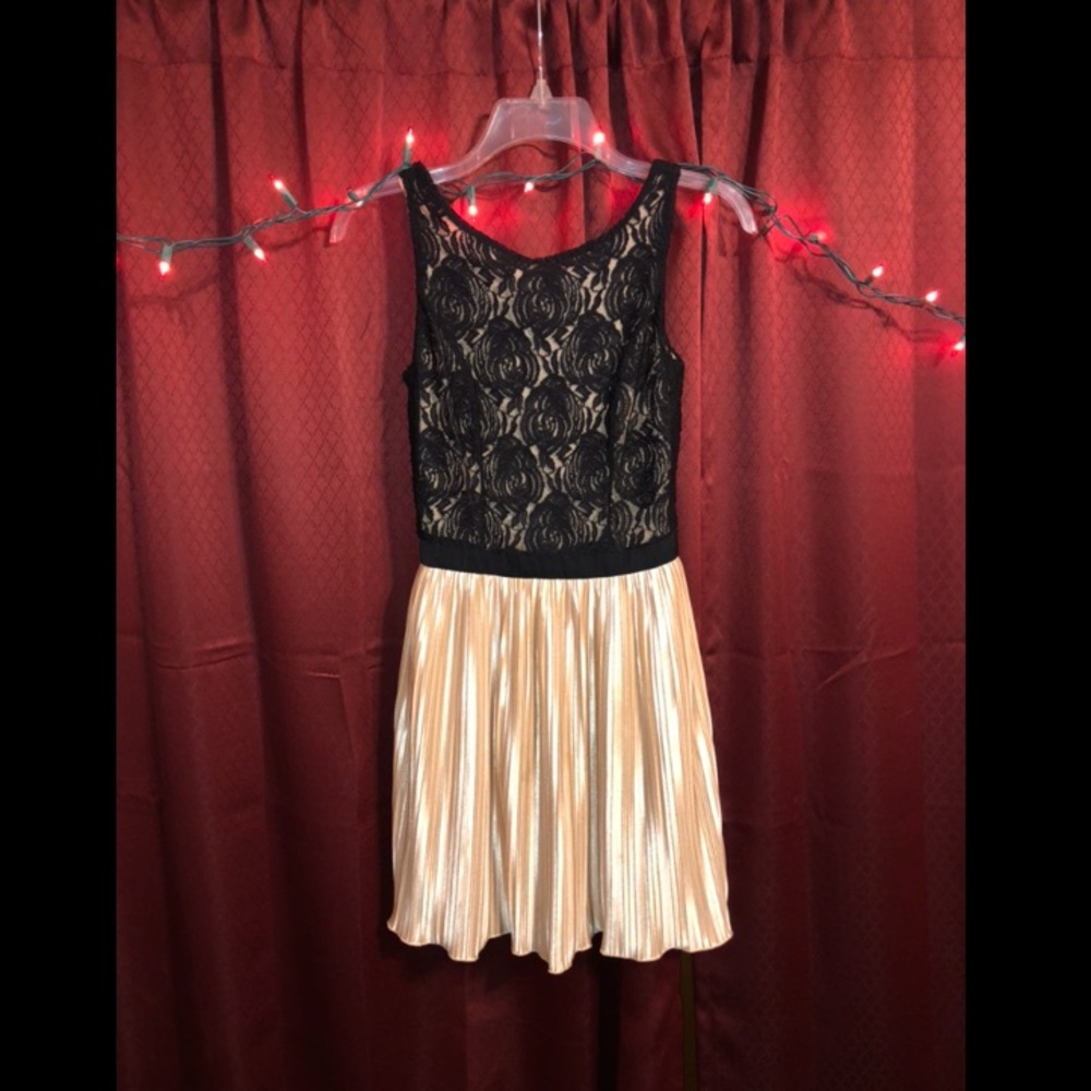 BLACK/GOLD party/summer Dress GREAT CONDITION!💞🌸